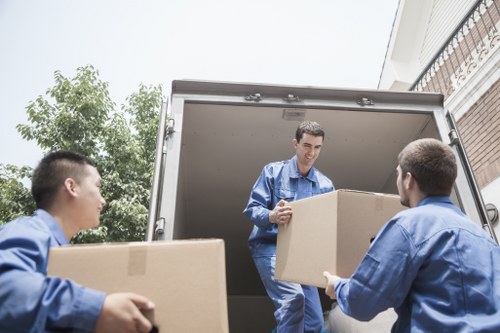 Packing and fragile item handling for a house move in Andstorage